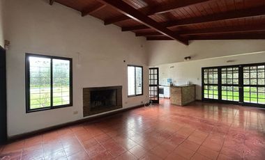 CASA A LA VENTA EN FUNES 3 DORMITORIOS AMPLIO PATIO Y PISCINA
