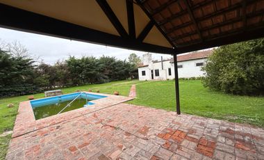 CASA A LA VENTA EN FUNES 3 DORMITORIOS AMPLIO PATIO Y PISCINA