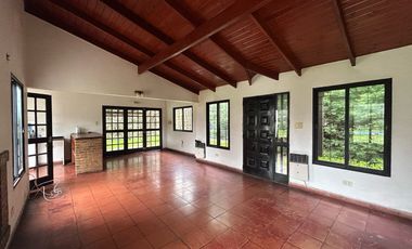 CASA A LA VENTA EN FUNES 3 DORMITORIOS AMPLIO PATIO Y PISCINA