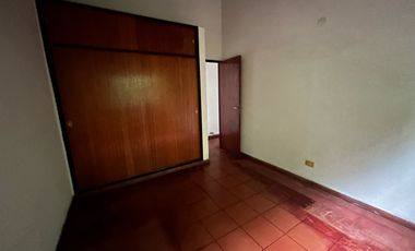 CASA A LA VENTA EN FUNES 3 DORMITORIOS AMPLIO PATIO Y PISCINA