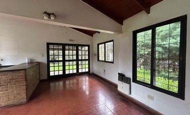 CASA A LA VENTA EN FUNES 3 DORMITORIOS AMPLIO PATIO Y PISCINA