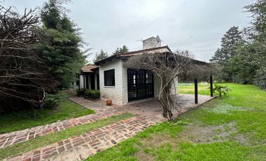 CASA A LA VENTA EN FUNES 3 DORMITORIOS AMPLIO PATIO Y PISCINA