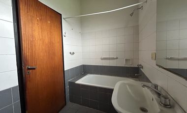 CASA A LA VENTA EN FUNES 3 DORMITORIOS AMPLIO PATIO Y PISCINA