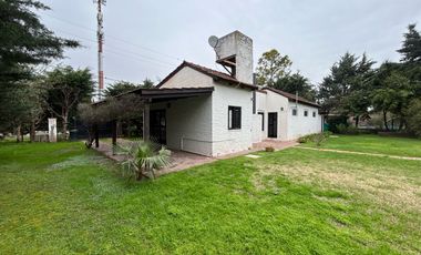 CASA A LA VENTA EN FUNES 3 DORMITORIOS AMPLIO PATIO Y PISCINA