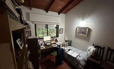 CASA A LA VENTA EN FUNES 3 DORMITORIOS AMPLIO PATIO Y PISCINA