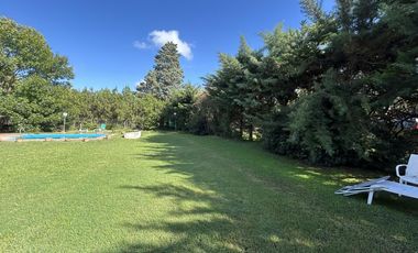 CASA A LA VENTA EN FUNES 3 DORMITORIOS AMPLIO PATIO Y PISCINA