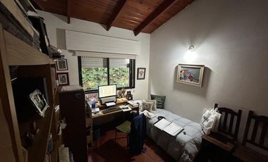 CASA A LA VENTA EN FUNES 3 DORMITORIOS AMPLIO PATIO Y PISCINA