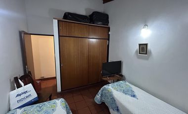 CASA A LA VENTA EN FUNES 3 DORMITORIOS AMPLIO PATIO Y PISCINA