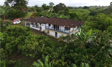 CASA CAMPESTRE PARA LA VENTA UBICADA EN ALCALA-VALLE
