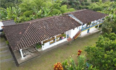 CASA CAMPESTRE PARA LA VENTA UBICADA EN ALCALA-VALLE
