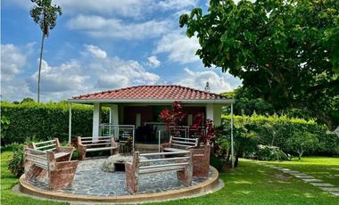 VENTA EXCLUSIVO HOTEL URBANO-RURAL  . rea total: 6.400 m²