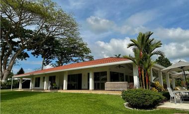VENTA EXCLUSIVO HOTEL URBANO-RURAL  . rea total: 6.400 m²
