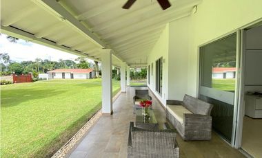VENTA EXCLUSIVO HOTEL URBANO-RURAL  . rea total: 6.400 m²
