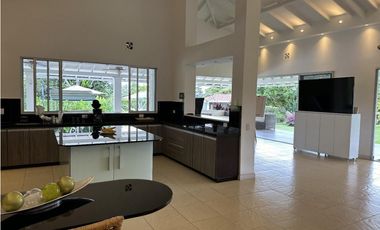 VENTA EXCLUSIVO HOTEL URBANO-RURAL  . rea total: 6.400 m²