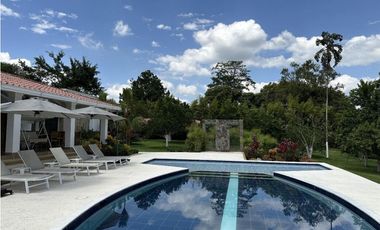 VENTA EXCLUSIVO HOTEL URBANO-RURAL  . rea total: 6.400 m²