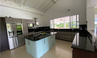 VENTA EXCLUSIVO HOTEL URBANO-RURAL  . rea total: 6.400 m²