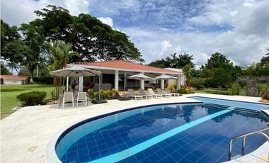 VENTA EXCLUSIVO HOTEL URBANO-RURAL  . rea total: 6.400 m²