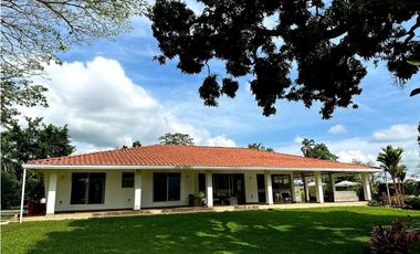 VENTA EXCLUSIVO HOTEL URBANO-RURAL  . rea total: 6.400 m²