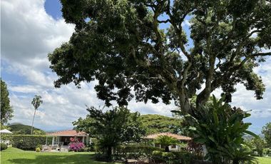 VENTA EXCLUSIVO HOTEL URBANO-RURAL  . rea total: 6.400 m²
