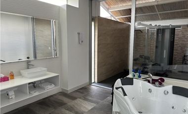 VENTA EXCLUSIVO HOTEL URBANO-RURAL  . rea total: 6.400 m²