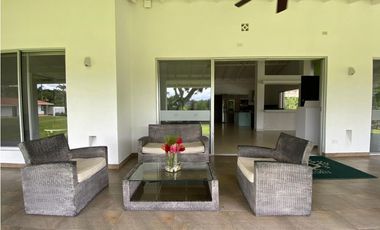 VENTA EXCLUSIVO HOTEL URBANO-RURAL  . rea total: 6.400 m²