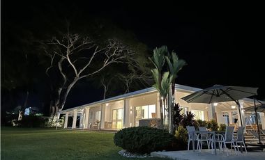 VENTA EXCLUSIVO HOTEL URBANO-RURAL  . rea total: 6.400 m²