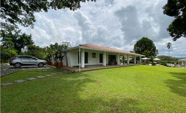 VENTA EXCLUSIVO HOTEL URBANO-RURAL  . rea total: 6.400 m²