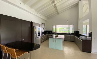 VENTA EXCLUSIVO HOTEL URBANO-RURAL  . rea total: 6.400 m²