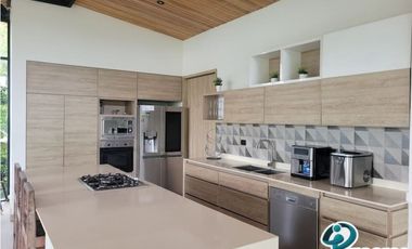 FINCA VACACIONAL DE 4 HABITACIONES, IDEAL PARA 14 PERSONAS, CERRITOS