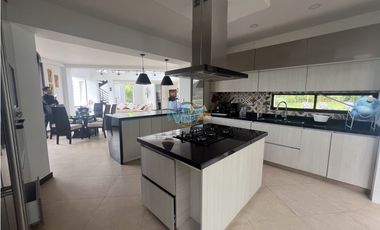 En Venta Casa campestre en Condominio Casa de Campo – Restrepo