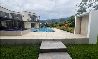 En Venta Casa campestre en Condominio Casa de Campo – Restrepo