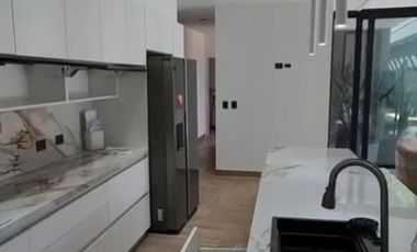 Casa en venta - 3 Dormitorios 4 Baños - Almirante Brown