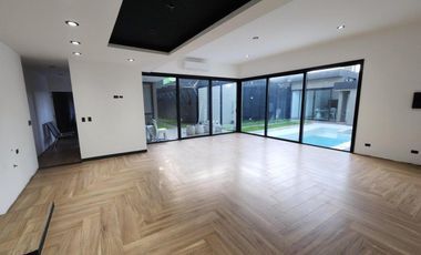 Casa en venta - 3 Dormitorios 4 Baños - Almirante Brown