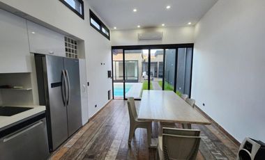 Casa en venta - 3 Dormitorios 4 Baños - Almirante Brown