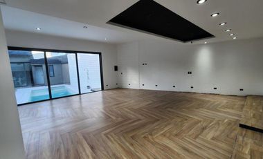 Casa en venta - 3 Dormitorios 4 Baños - Almirante Brown