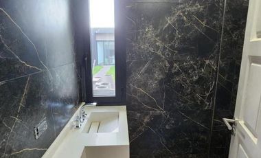 Casa en venta - 3 Dormitorios 4 Baños - Almirante Brown