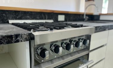 VENTA de Departamento 2 AMBIENTES, Moreno, con balcón, terraza privada, parrilla y cochera