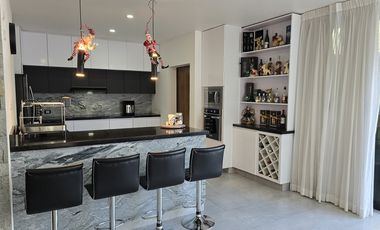 Propiedad con alberca en Los Robles