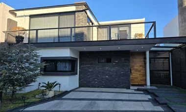 Propiedad con alberca en Los Robles