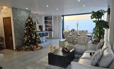 Propiedad con alberca en Los Robles