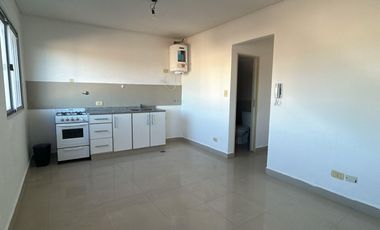 Departamento de dos ambientes sobre Av Alm Brown!