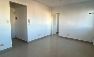 Departamento de dos ambientes sobre Av Alm Brown!