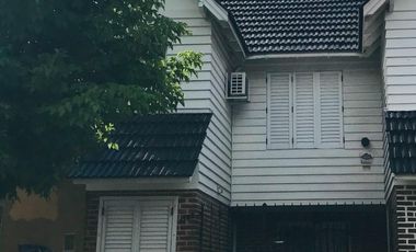 Casa en venta - 3 Dormitorios 2 Baños - 130Mts2 - Lanús