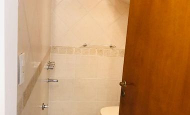 Casa en venta - 3 Dormitorios 2 Baños - 130Mts2 - Lanús