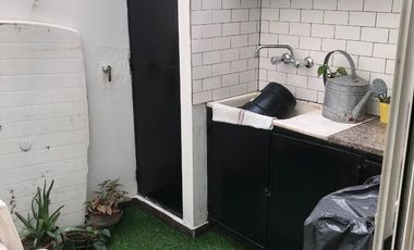 Casa en venta - 3 Dormitorios 2 Baños - 130Mts2 - Lanús