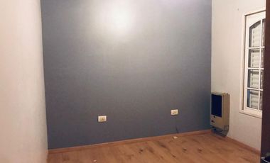 Casa en venta - 3 Dormitorios 2 Baños - 130Mts2 - Lanús