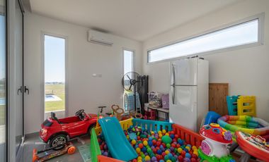 Casa venta San Sebastian Area2 exigentes privada vista al golf 6amb 4dorm 2plantas full amenities