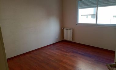 Departamento con balcon y cochera!