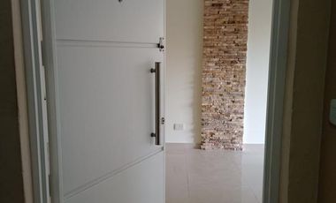 Departamento con balcon y cochera!