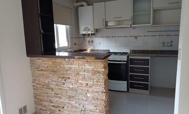 Departamento con balcon y cochera!